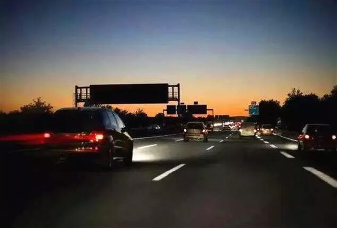 滕州租车夜间跑高速注意事项 滕州租车夜间跑高速注意事项